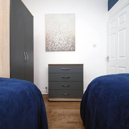 Holiday House For 7 Guests, Free Wi-Fi & Self Check-In Explore Newport Villa Exterior photo