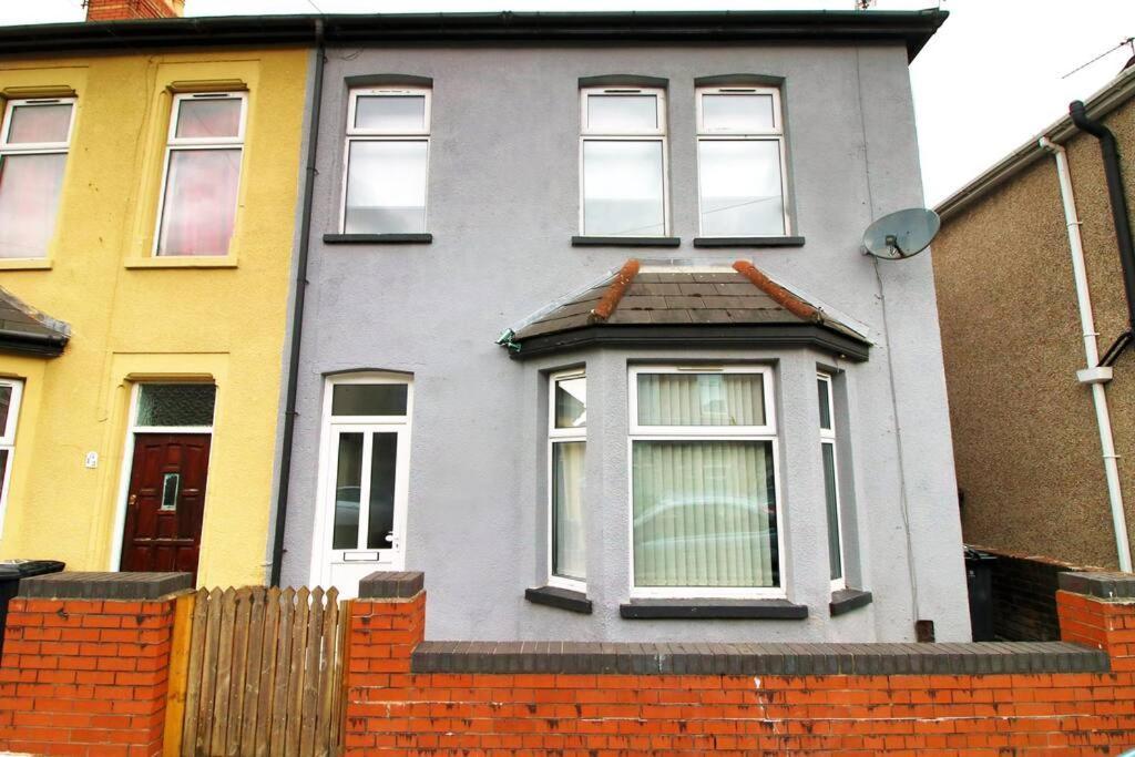 Holiday House For 7 Guests, Free Wi-Fi & Self Check-In Explore Newport Villa Exterior photo