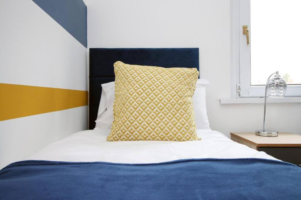 Holiday House For 7 Guests, Free Wi-Fi & Self Check-In Explore Newport Villa Exterior photo